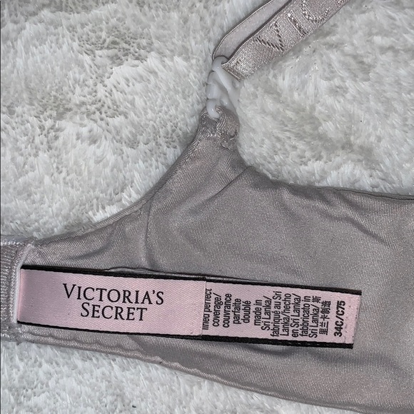 White comfy Victoria’s Secret t-shirt bra. - Picture 3 of 8